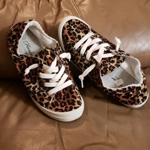 Leopard slip on sneakers size 9 ☆